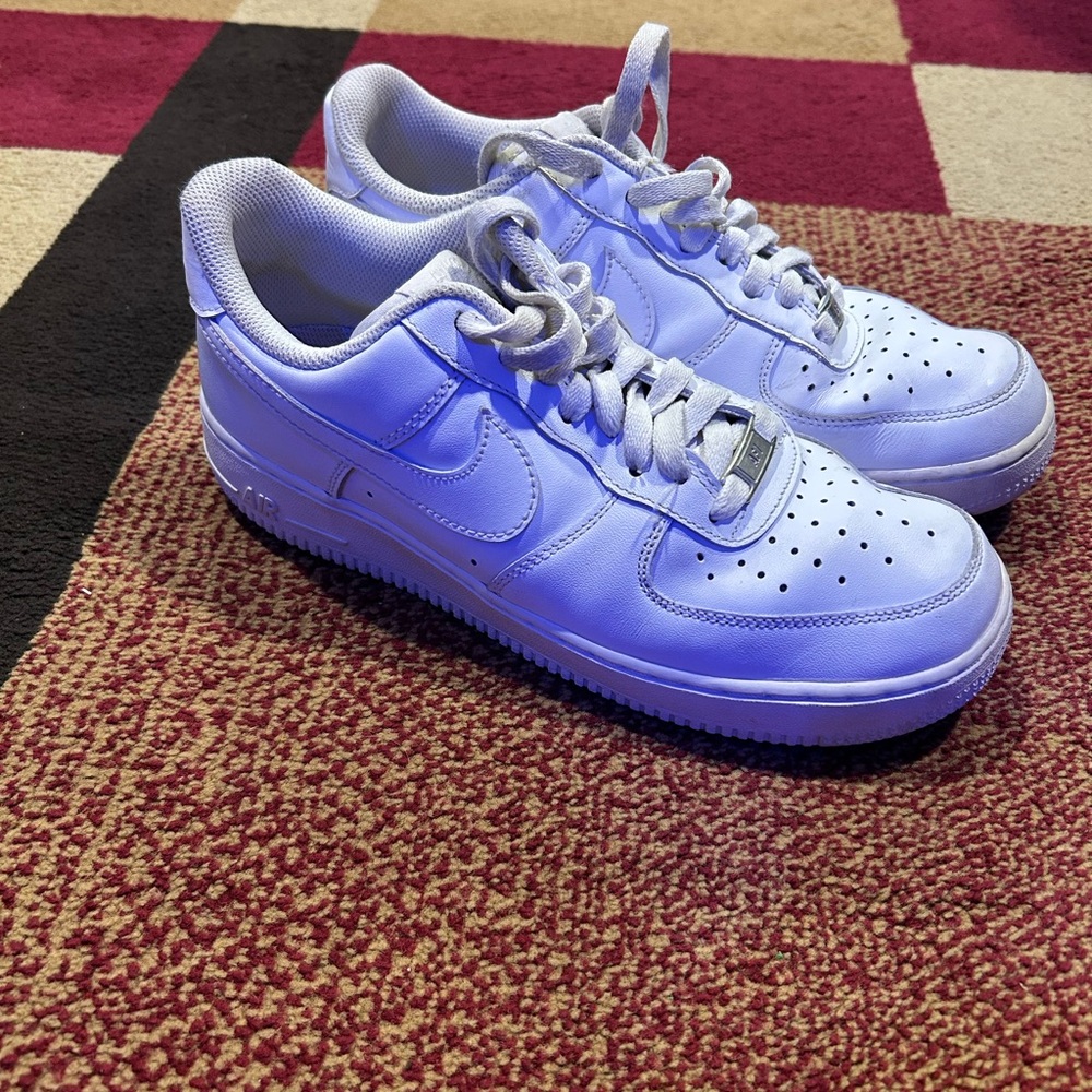 Nike White Low-Top Leather Sneakers with Silver Lace Tag